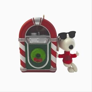 2012 Joe Cool Rocks! Jukebox Hallmark Keepsake Ornament THE PEANUTS GANG Sound